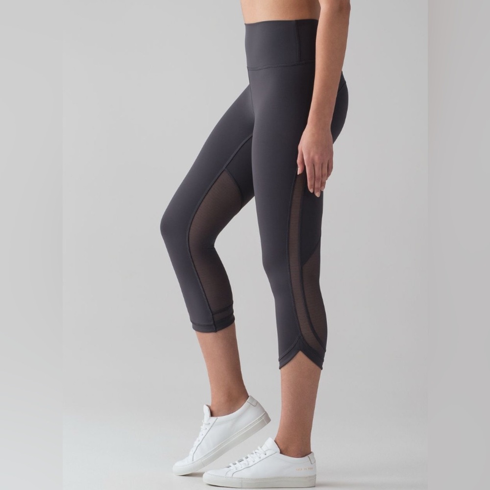 Lululemon Revitalize Crop (21") Blue Tied Size 8
